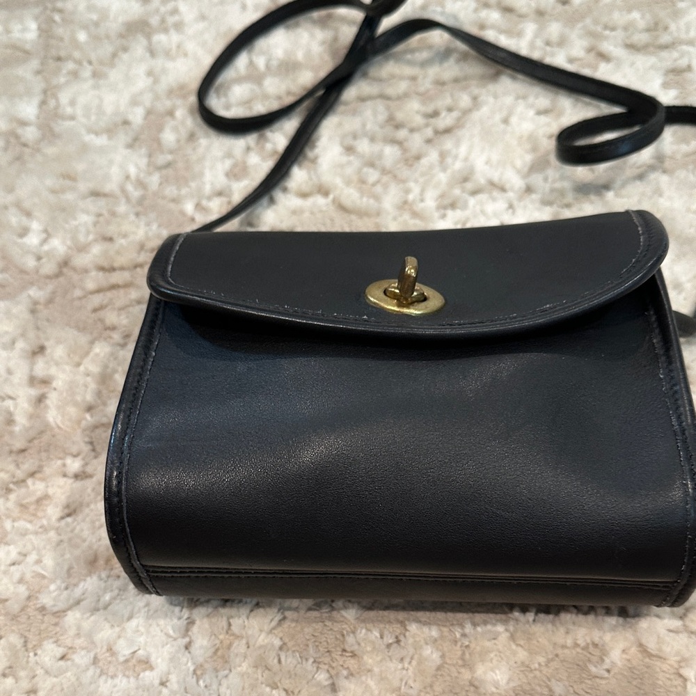 Elegant Black Leather Crossbody Bag